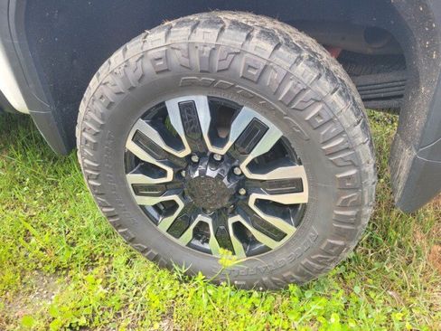 Used 2024 GMC Sierra 2500 Denali Ultimate AWD/4WD image 4