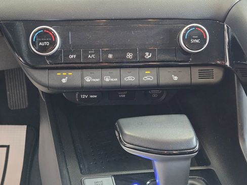 Used 2023 Hyundai Elantra SEL w/ Convenience Package image 18