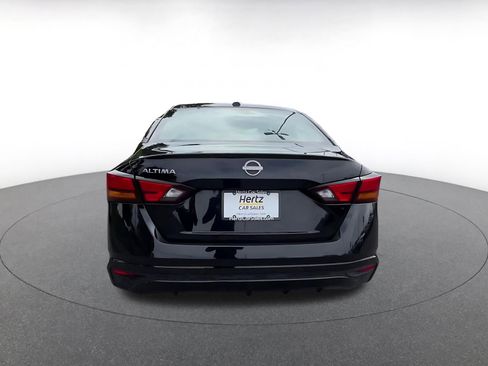 Used 2025 Nissan Altima 2.5 SV FWD image 12