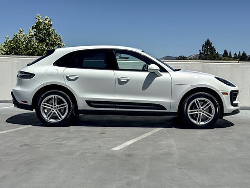 Used 2023 Porsche Macan AWD/4WD image 9