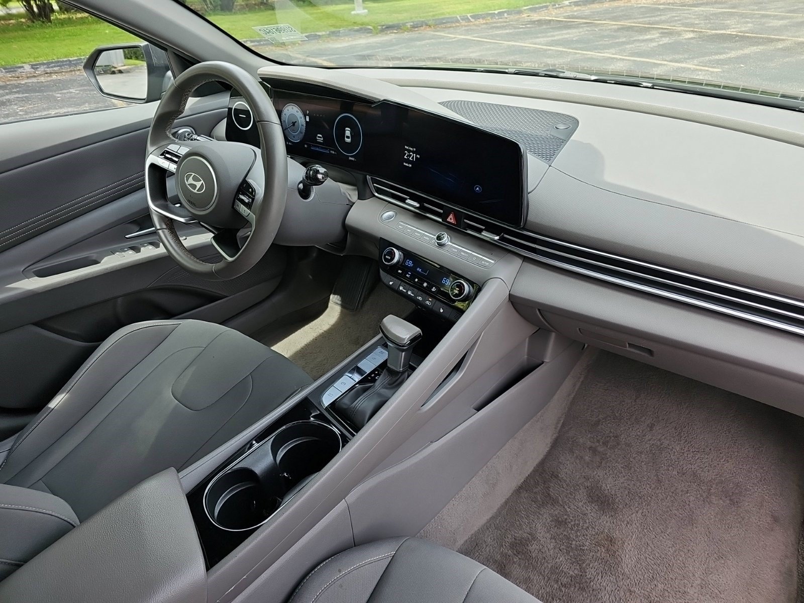 Used 2025 Hyundai Elantra SEL FWD image 13