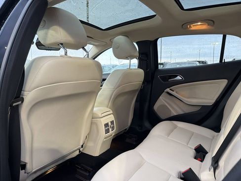 Used 2018 Mercedes-Benz GLA 250 4MATIC image 12