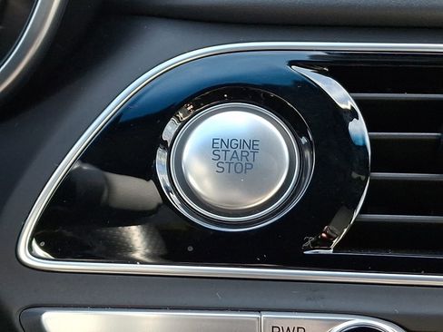 Used 2023 Genesis G70 2.0T image 25