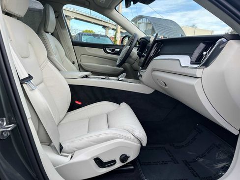 New 2026 Volvo XC60 B5 Ultra w/ Climate Package PRO image 10