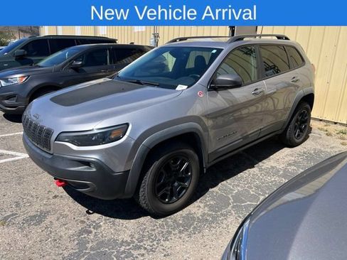 Used 2019 Jeep Cherokee Trailhawk AWD/4WD image 3