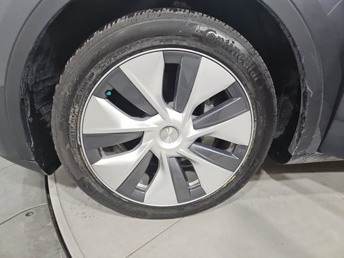 Used 2023 Tesla Model Y Long Range image 27