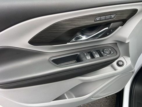 Used 2023 GMC Terrain SLT w/ Tech Package image 19