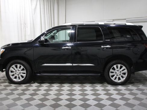 Used 2019 Toyota Sequoia Platinum AWD/4WD image 40