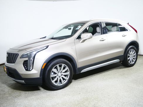 Used 2022 Cadillac XT4 Premium Luxury w/ Enhanced Visibility Package image 3