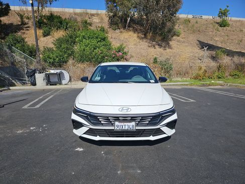 Used 2025 Hyundai Elantra Sport FWD image 12