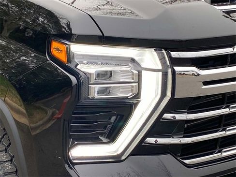 Used 2024 Chevrolet Silverado 2500 LTZ w/ LTZ Convenience Package image 4