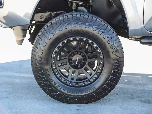 Used 2019 Toyota Tacoma TRD Sport image 10