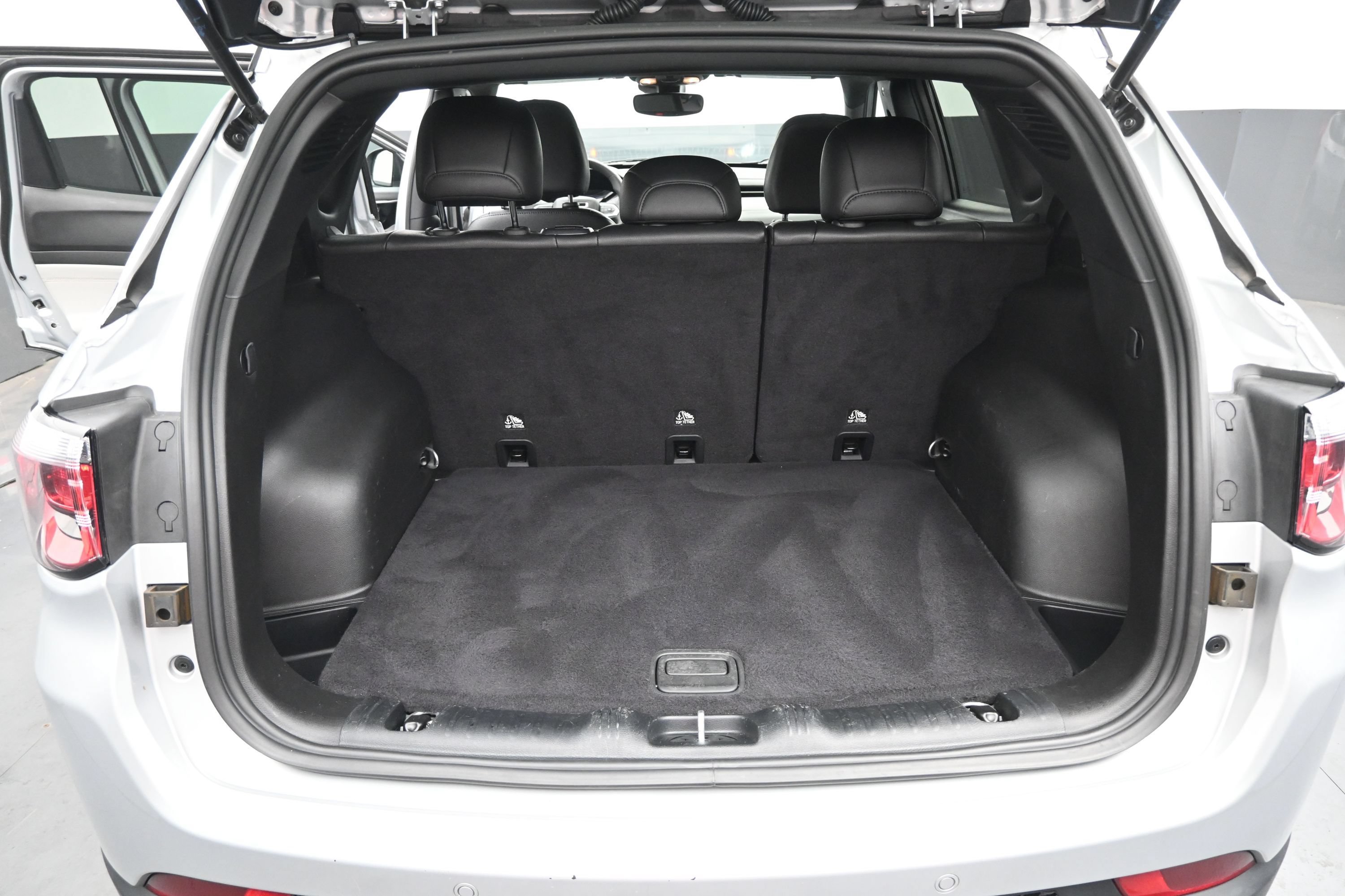 Used 2025 Jeep Compass Limited AWD/4WD image 19