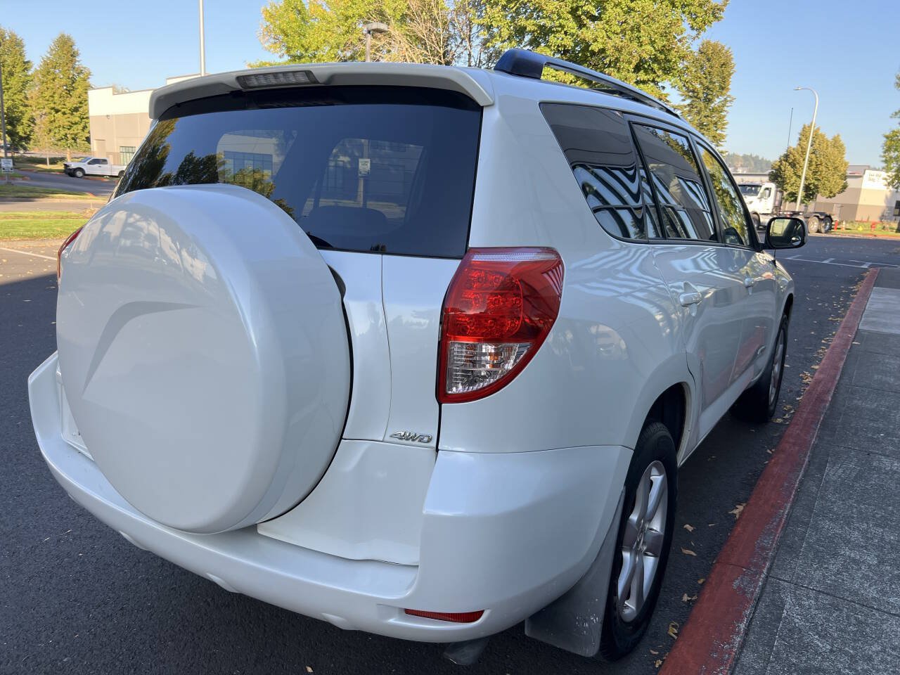 Used 2008 Toyota RAV4 Limited AWD/4WD image 5