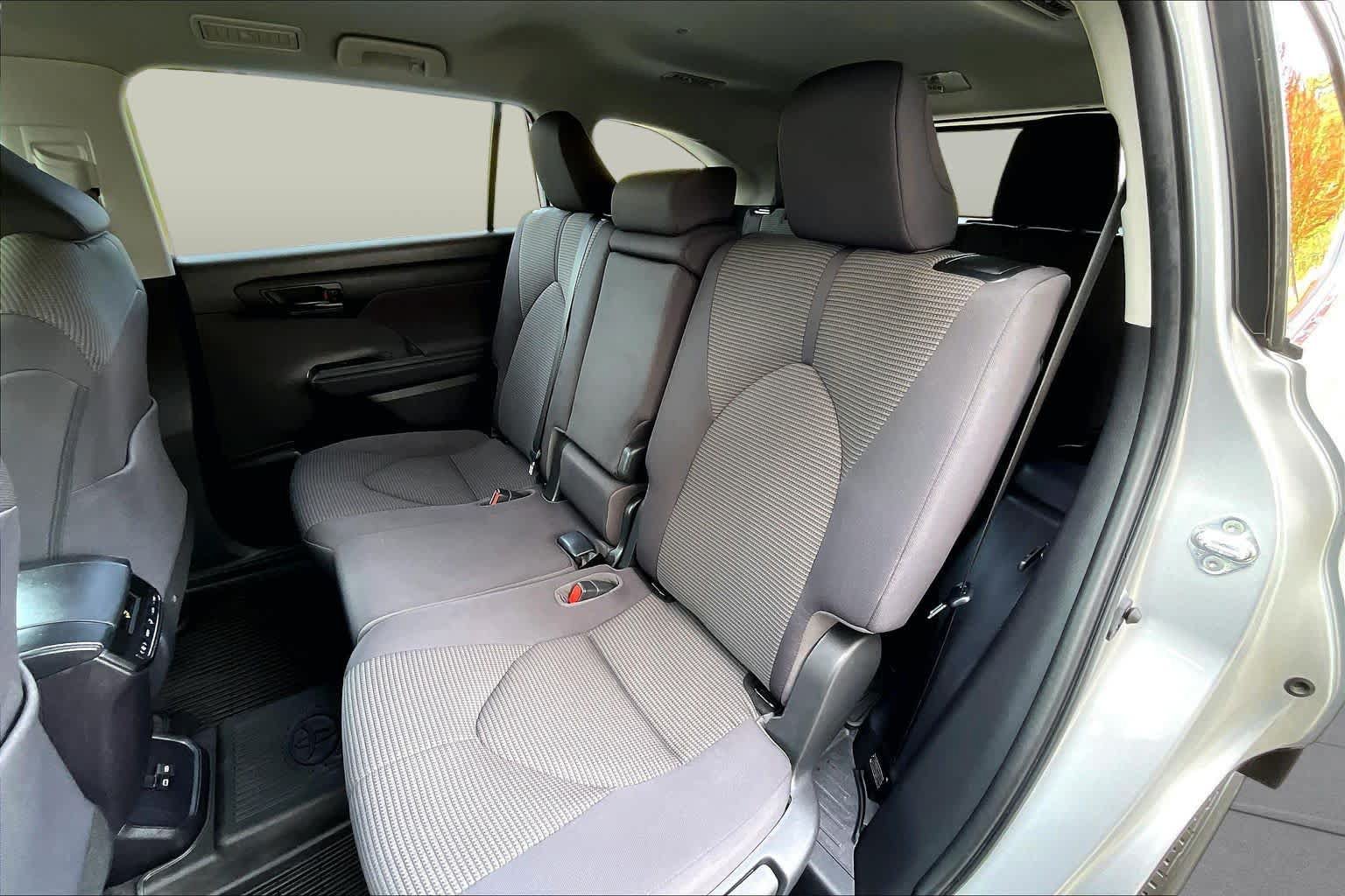 Used 2023 Toyota Highlander L FWD image 20