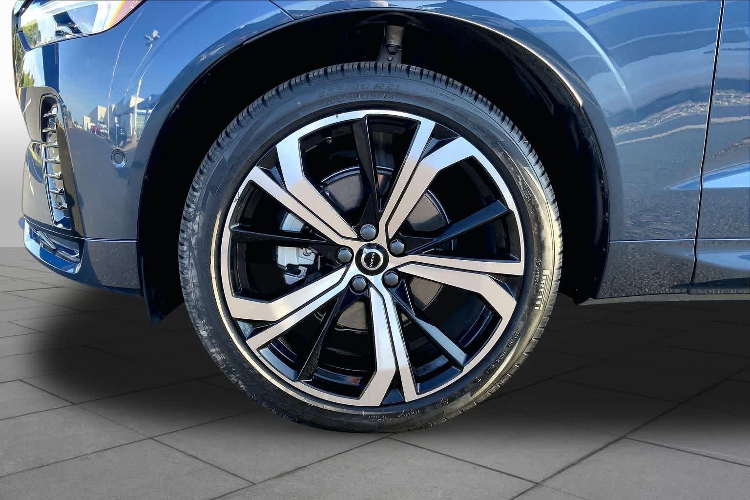 Used 2025 Volvo XC60 B5 Ultra w/ Protection Package Premier AWD/4WD image 11