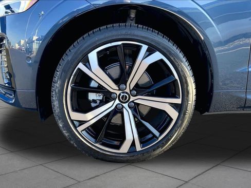 Used 2025 Volvo XC60 B5 Ultra w/ Protection Package Premier AWD/4WD image 11