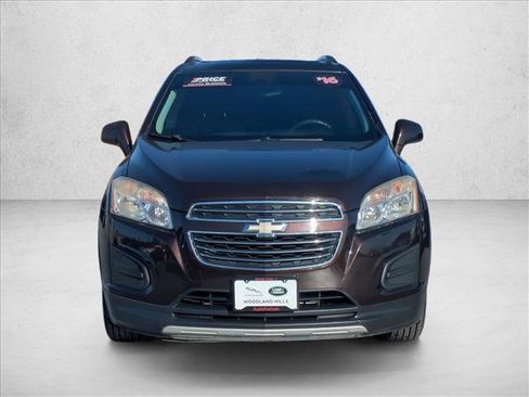 Used 2016 Chevrolet Trax LT w/ LT Sun and Sound Package image 2