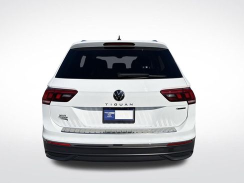 Used 2024 Volkswagen Tiguan SE image 7
