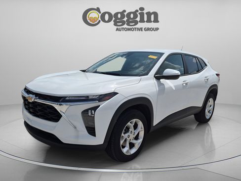 Used 2025 Chevrolet Trax LS w/ LS Convenience Package FWD image 1