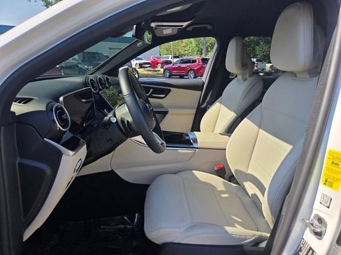 Used 2025 Mercedes-Benz GLC 300 image 9