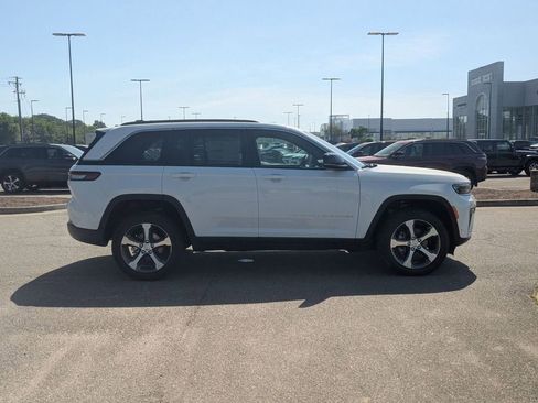 New 2026 Jeep Grand Cherokee Limited w/ Luxury Tech Group II AWD/4WD image 6