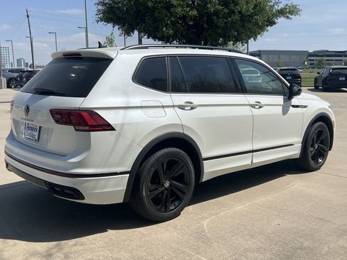 Certified 2023 Volkswagen Tiguan SE R-Line image 10