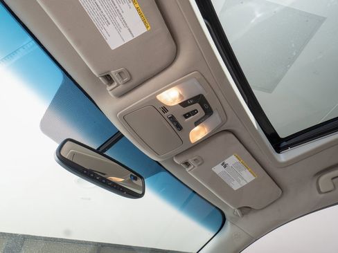 Used 2017 Toyota Sienna XLE Premium image 14