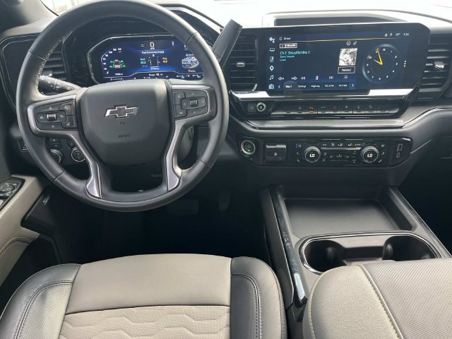 Used 2024 Chevrolet Silverado 2500 ZR2 w/ Technology Package AWD/4WD image 17