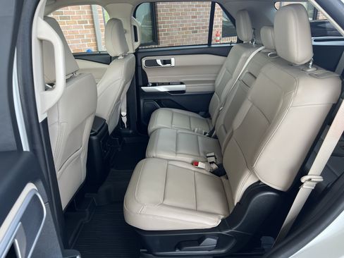 Used 2023 Ford Explorer XLT w/ Equipment Group 202A AWD/4WD image 21