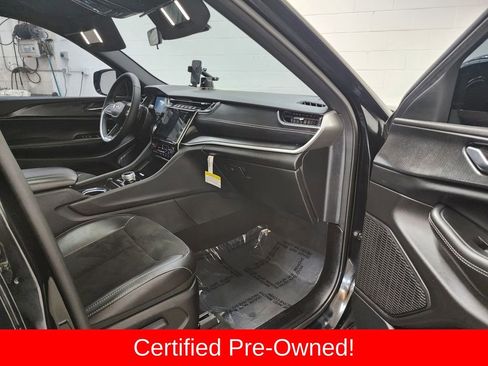 Certified 2025 Jeep Grand Cherokee Altitude AWD/4WD image 32