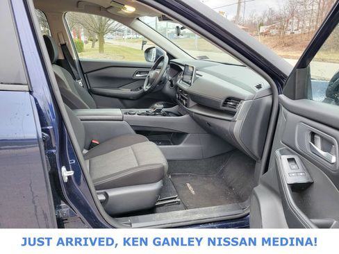 Used 2025 Nissan Rogue SV image 20