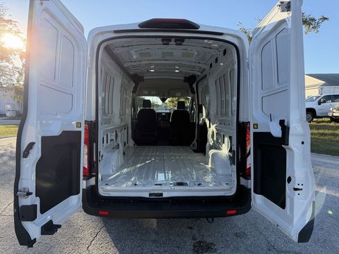 Used 2025 Ford Transit 250 148 Medium Roof image 9