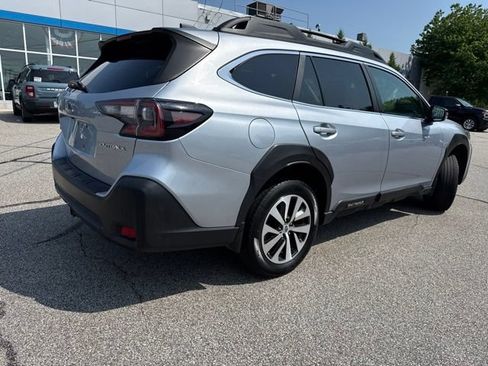 Used 2023 Subaru Outback Premium AWD/4WD image 6