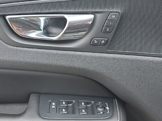 Used 2018 Volvo XC60 T6 R-Design w/ Convenience Package AWD/4WD image 28