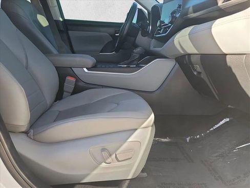 Used 2023 Toyota Highlander XLE image 20