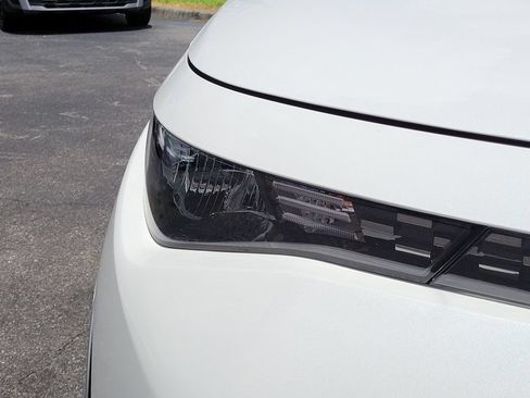 Used 2025 Kia Soul LX FWD image 30