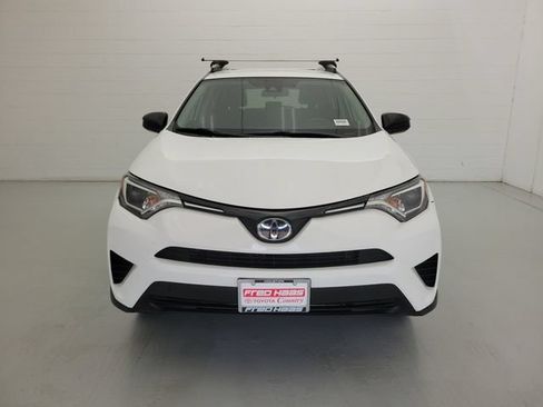 Used 2018 Toyota RAV4 LE AWD/4WD image 3