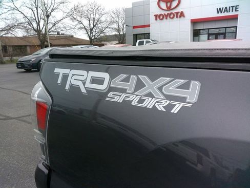 Used 2023 Toyota Tacoma TRD Sport w/ Black Out Package (TMS) image 10