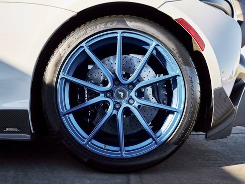 Used 2023 McLaren Artura RWD image 29