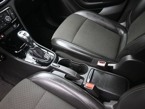 Used 2021 Buick Encore Preferred image 31