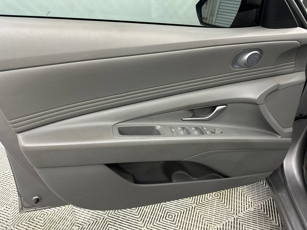 Used 2023 Hyundai Elantra SEL w/ Convenience Package FWD image 10