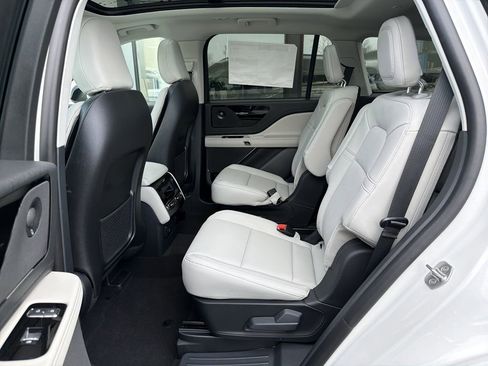 New 2026 Lincoln Aviator AWD image 6