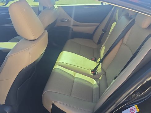 Used 2019 Lexus ES 350 w/ Premium Package image 8