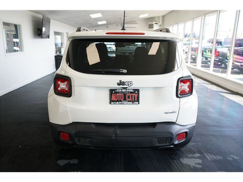 Used 2017 Jeep Renegade Latitude image 6