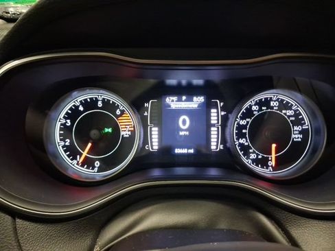 Used 2019 Jeep Cherokee Latitude Plus w/ Comfort/Convenience Group AWD/4WD image 11