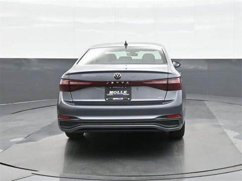 New 2026 Volkswagen Jetta SE image 6