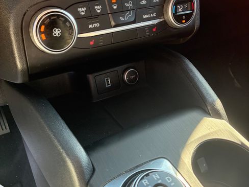 Used 2020 Ford Escape SE image 31