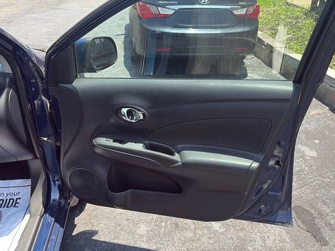 Used 2013 Nissan Versa SV image 14