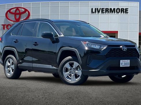Certified 2022 Toyota RAV4 LE AWD/4WD image 2